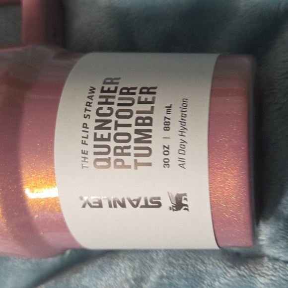 Stanley Rose Glitter Quencher ProTough Tumbler - Picture 3 of 8